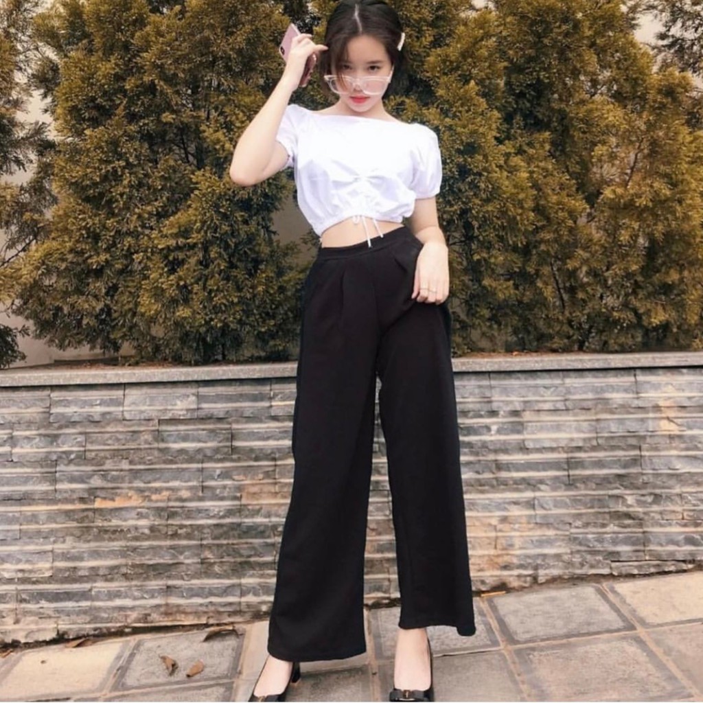 Phối áo croptop cổ yếm với quần ống rộng