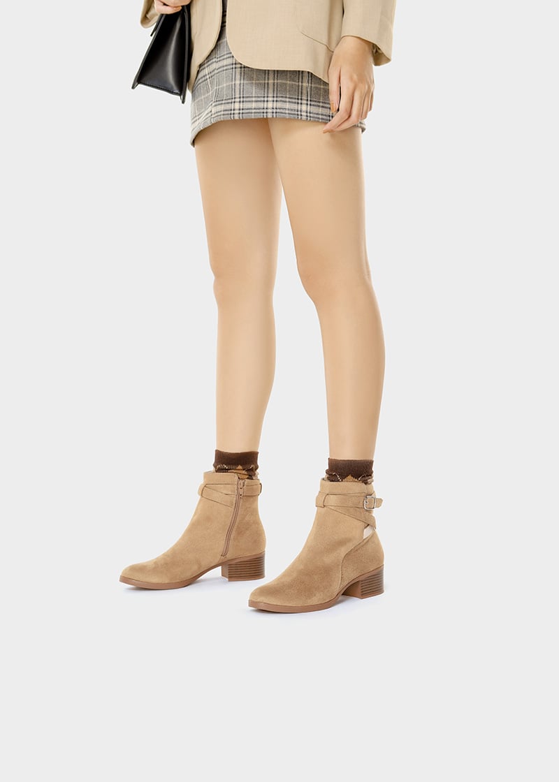 Phối đồ với boot nữ cổ thấp màu trắng