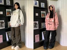 20+ Cách Phối Đồ Với Áo Hoodie Nữ Sành Điệu Chuẩn Fashionista 1 Phối đồ với áo hoodie nữ phong cách Hàn Quốc