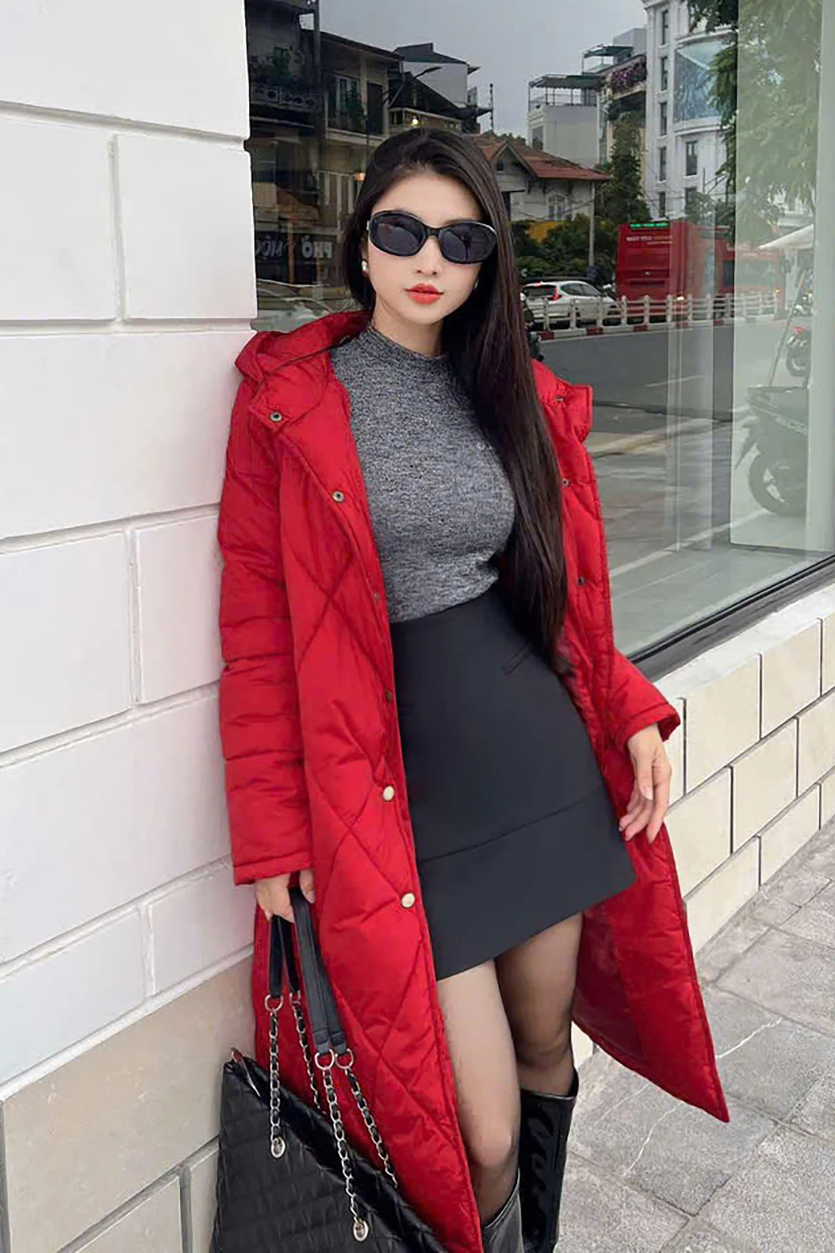 10+ Cách Phối Đồ Với Áo Phao Dáng Dài Hack Dáng Đỉnh Cao 2 Mix đồ áo phao dáng dài với chân váy ngắn