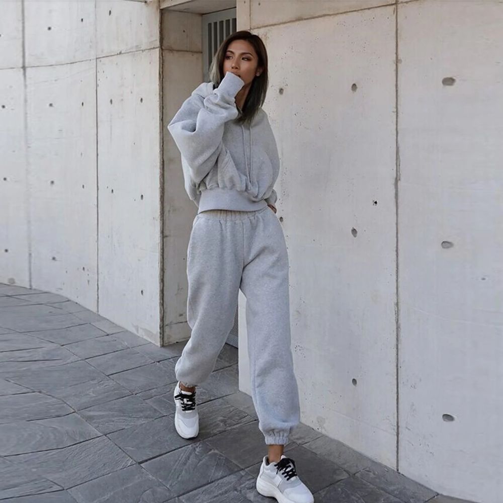 20+ Cách Phối Đồ Với Áo Hoodie Nữ Sành Điệu Chuẩn Fashionista 2 Cách chọn áo hoodie nữ phù hợp mọi vóc dáng