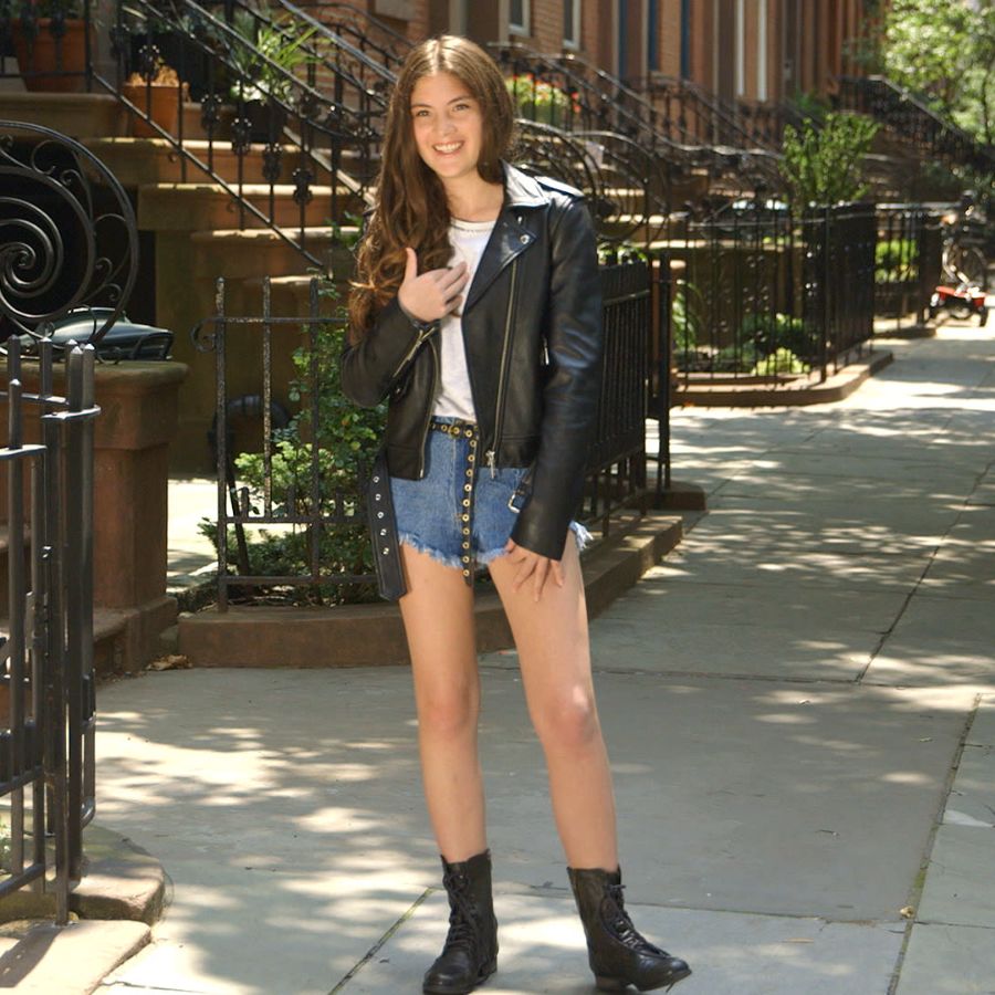 Phối đồ với giày boot nữ cổ thấp và đầm liền