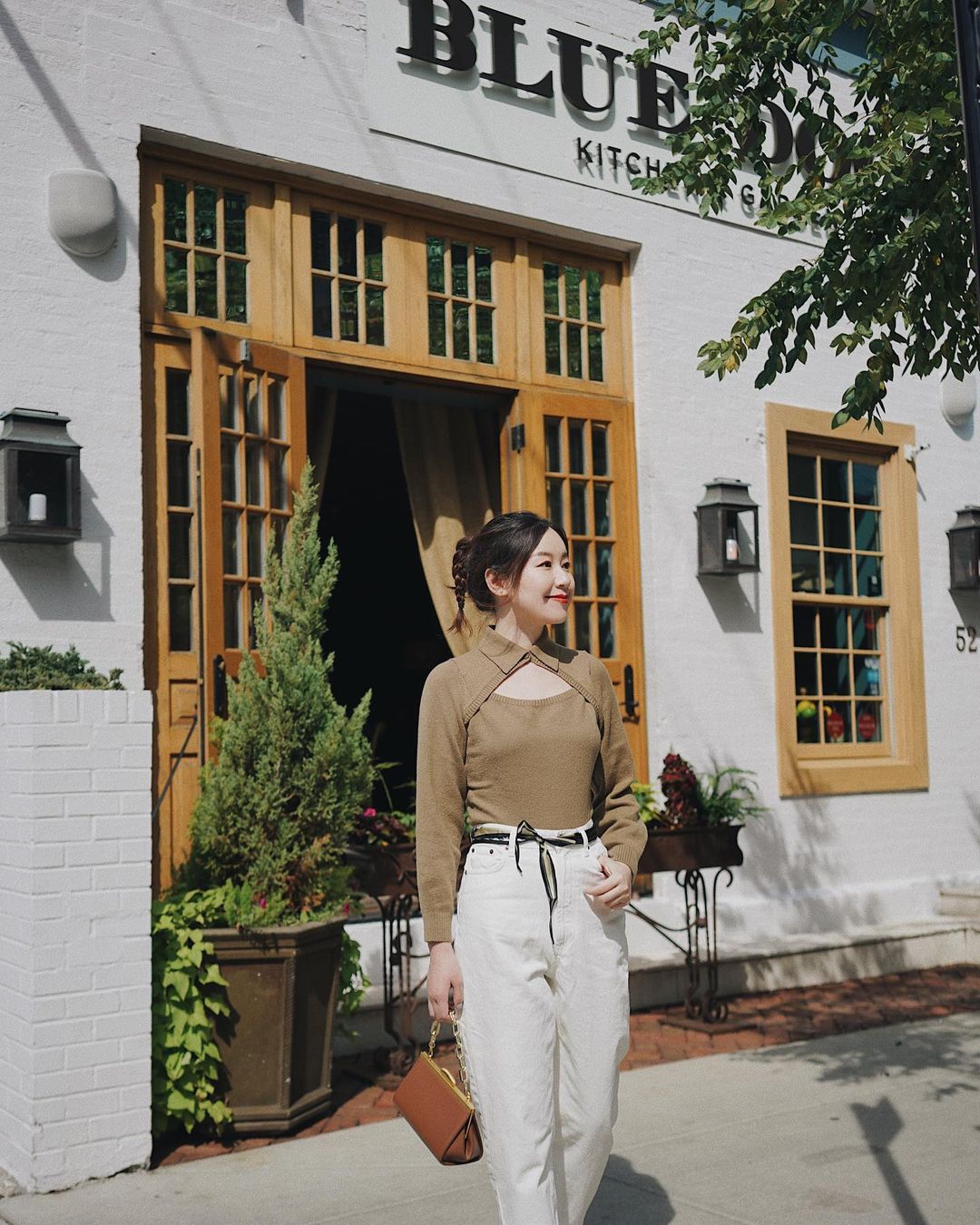 Cách phối đồ với quần trắng