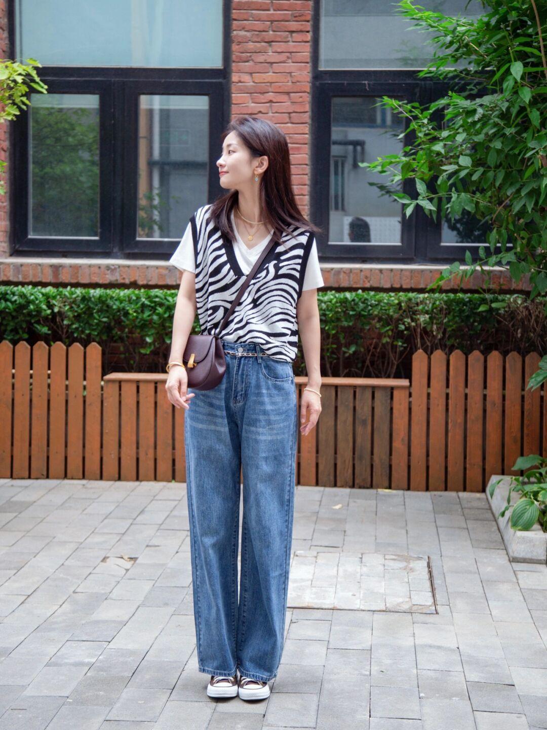 11+ Cách Phối Áo Gile Với Quần Jean Chuẩn Stylist 6 Phong cách Preppy khi phối áo gile len với quần jean