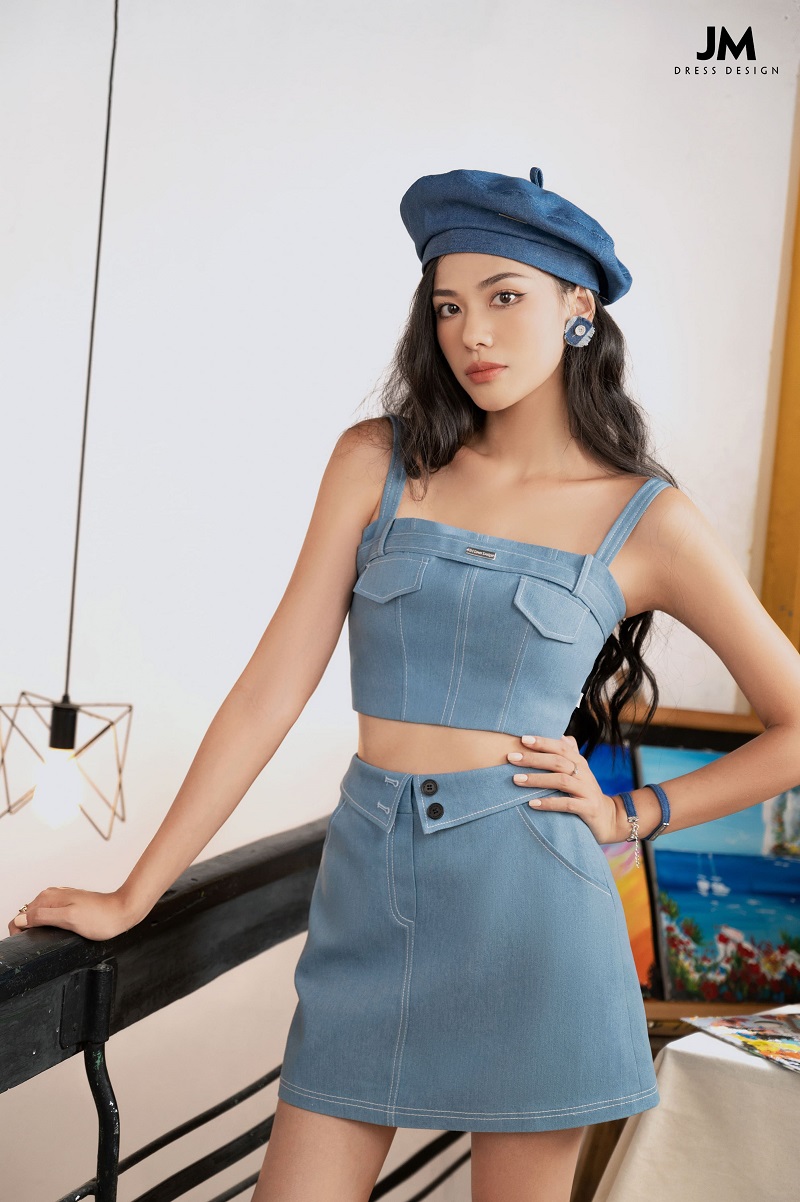 phối áo croptop với chân váy jean dài