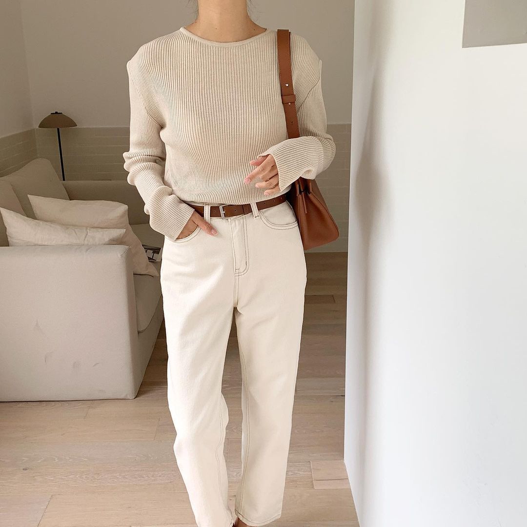 Quần trắng mặc áo gì đi chơi