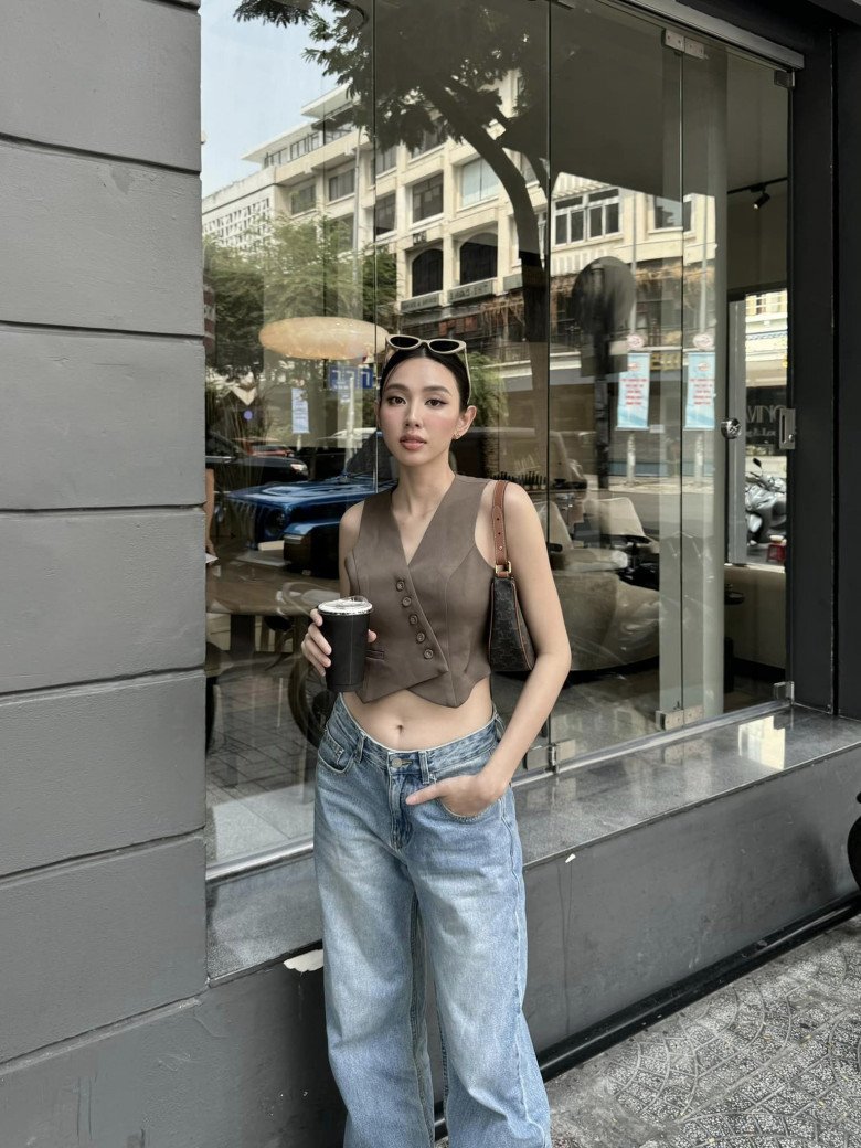 11+ Cách Phối Áo Gile Với Quần Jean Chuẩn Stylist 1 Phối áo gile với quần jean ống rộng