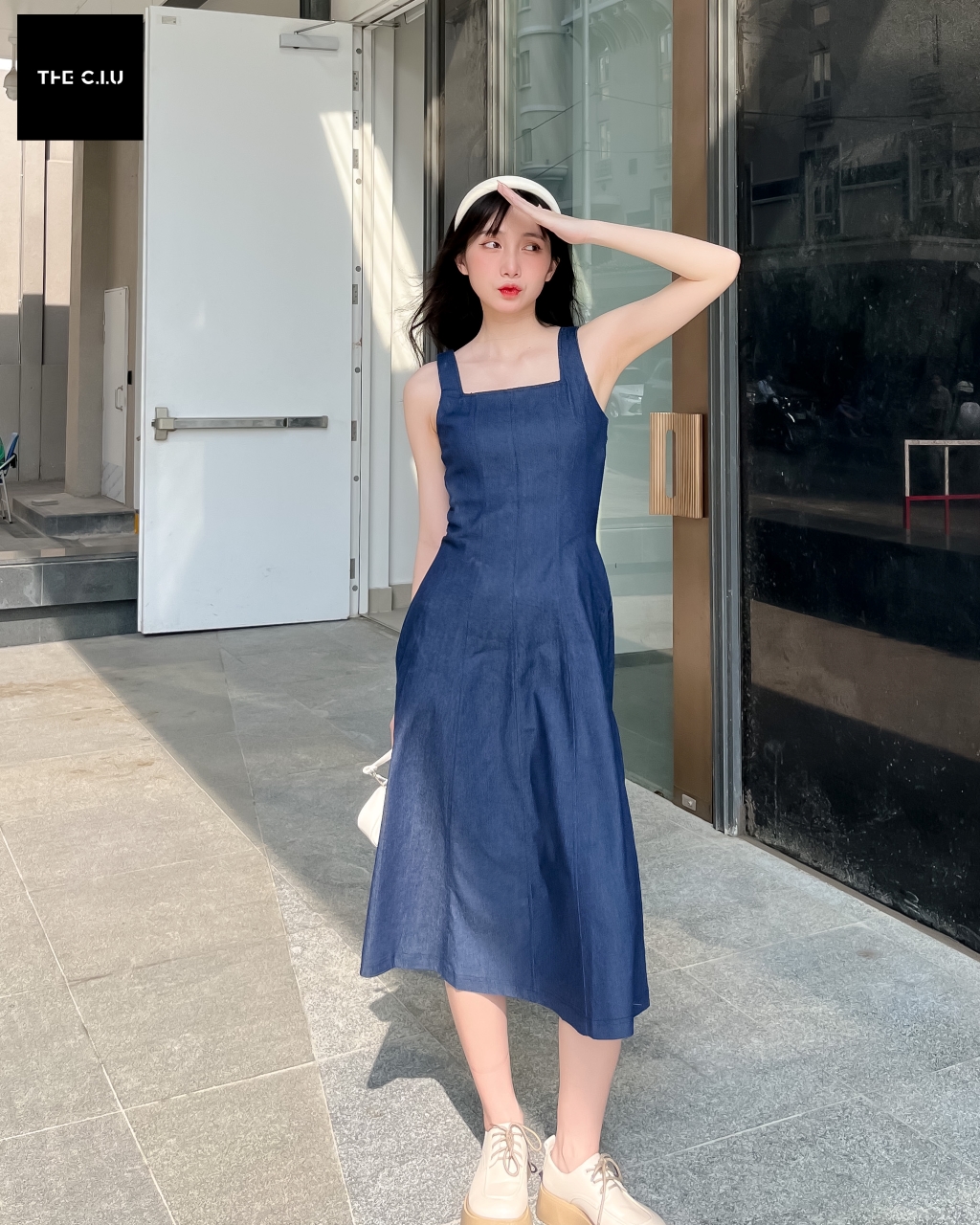 Cách phối đồ nữ trẻ trung với váy hoa