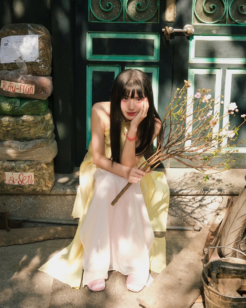 Trang phục tết màu vàng