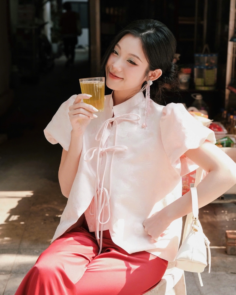 Trang phục du xuân màu xanh lá