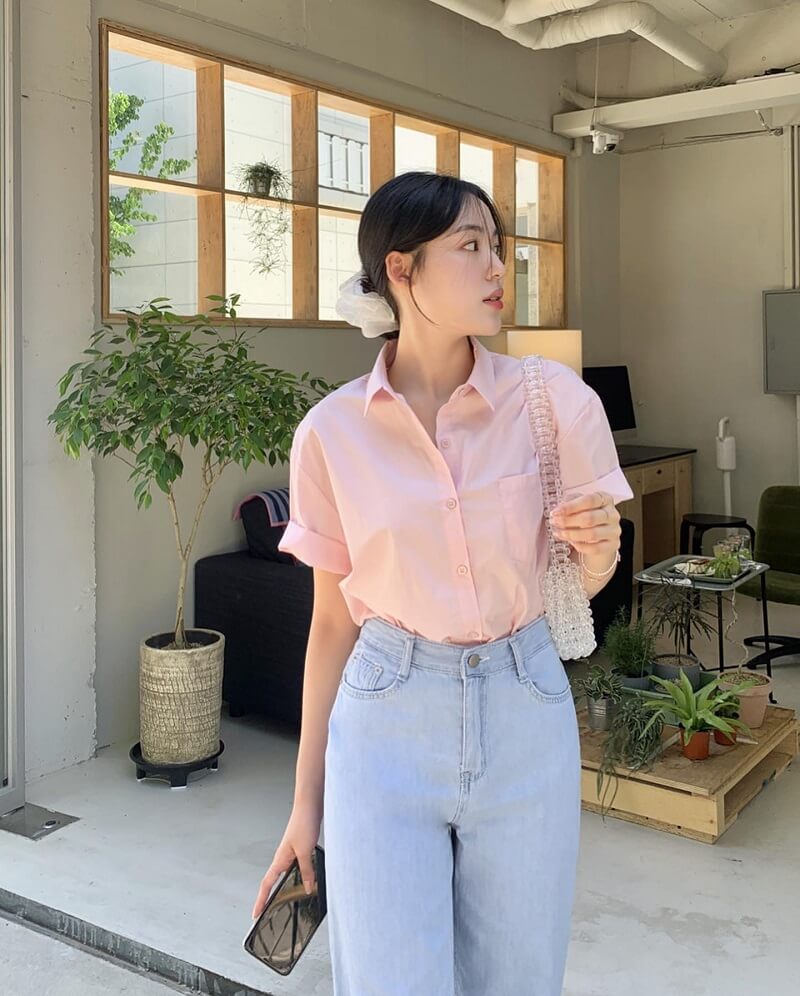 Phối áo sơ mi sọc tay ngắn nữ