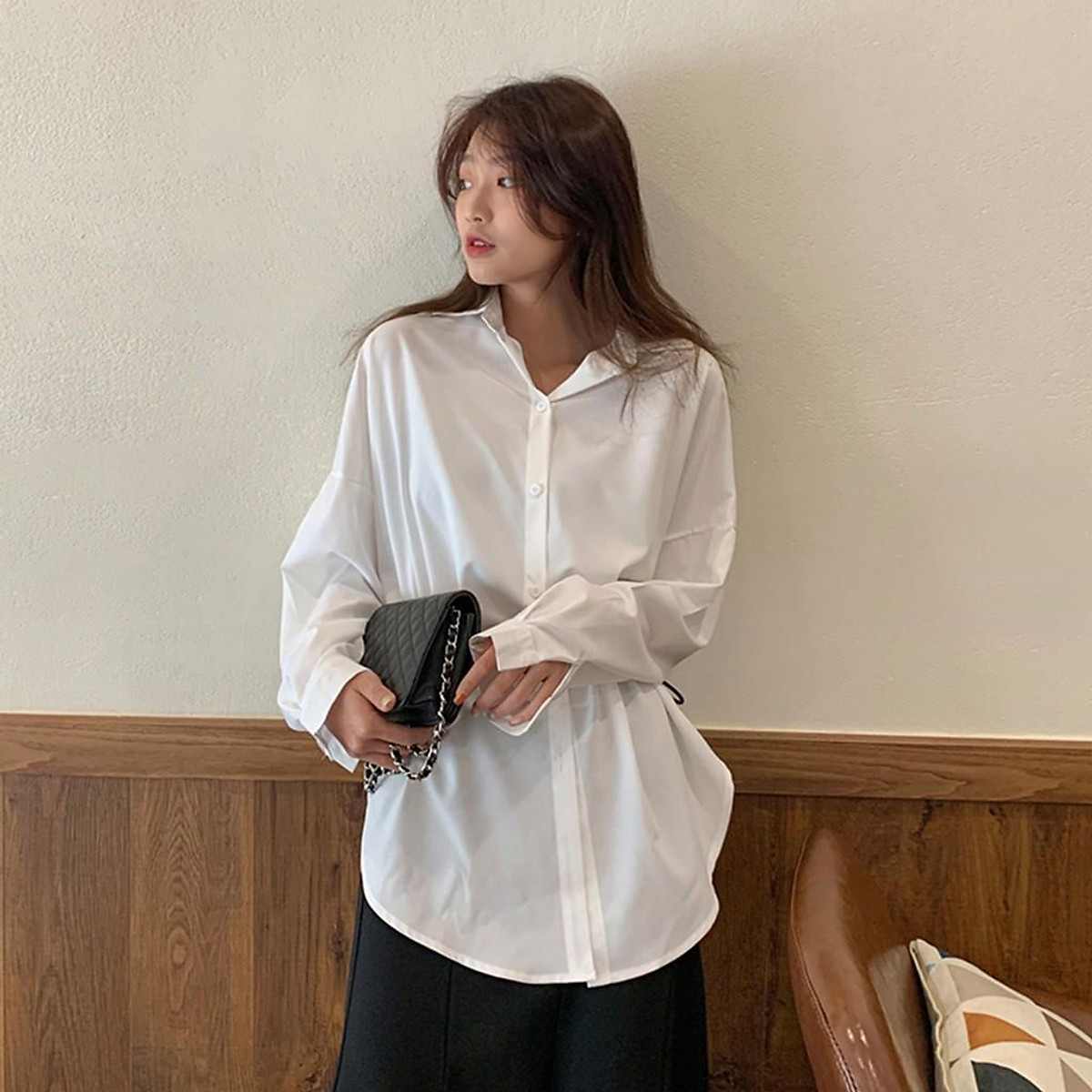 10+ Cách Phối Áo Sơ Mi Với Quần Short Nữ Cực Chất 2024 1 Phối áo sơ mi với quần short nữ đơn giản