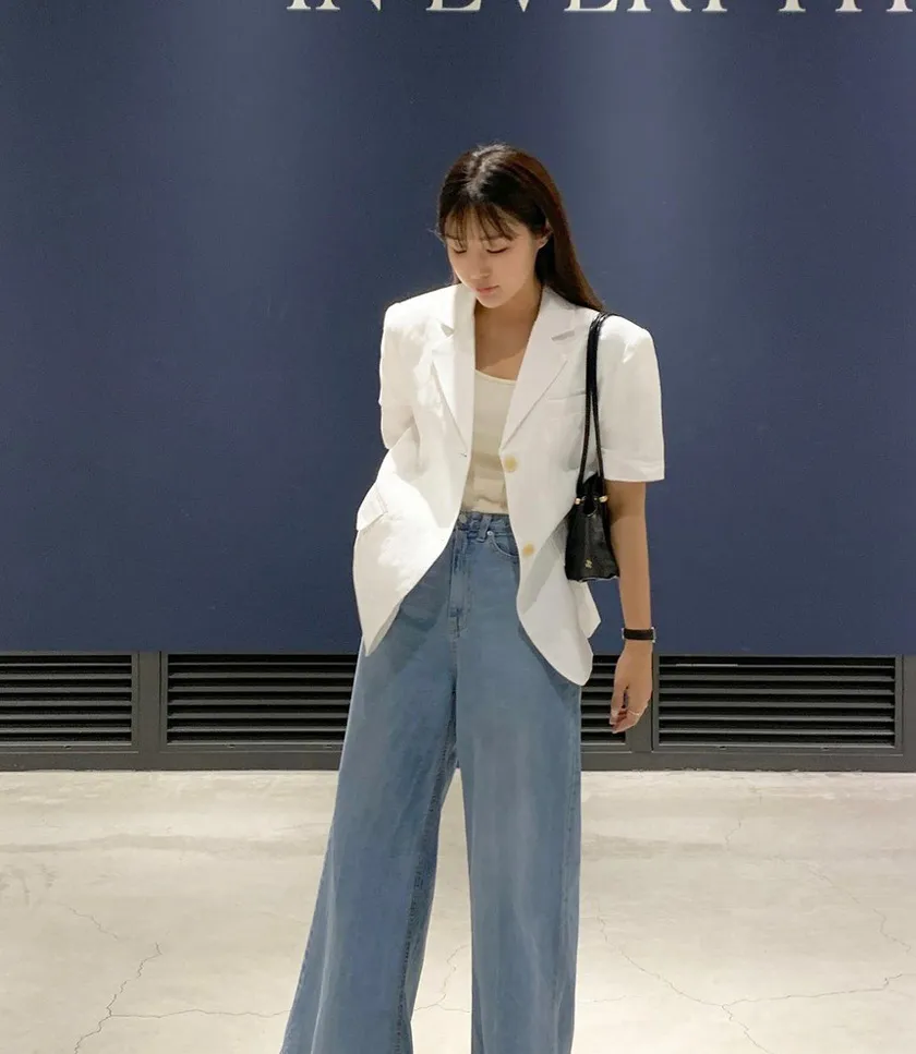 Phối blazer croptop với quần ống rộng