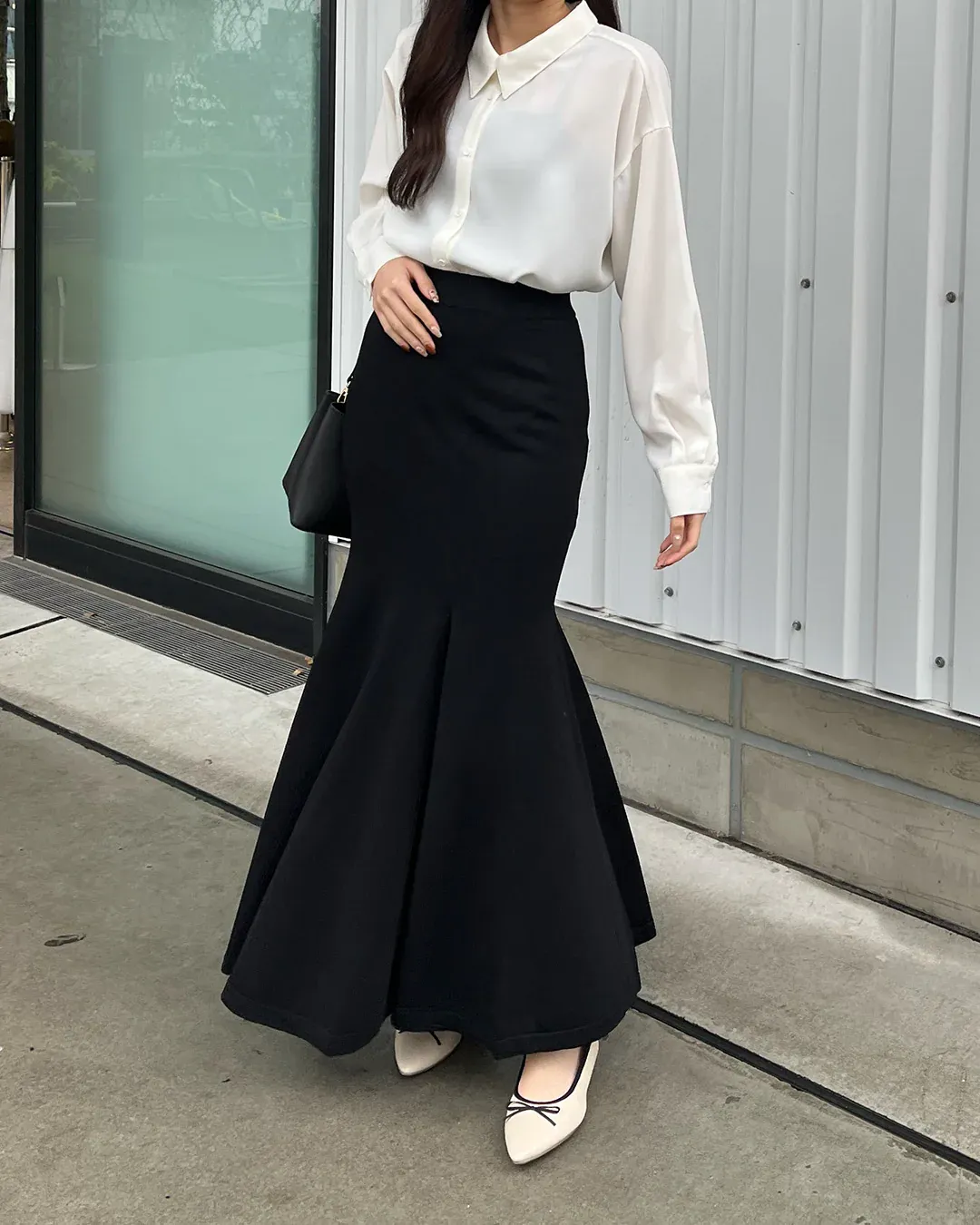 Bí quyết phối đồ với chân váy đuôi cá dài