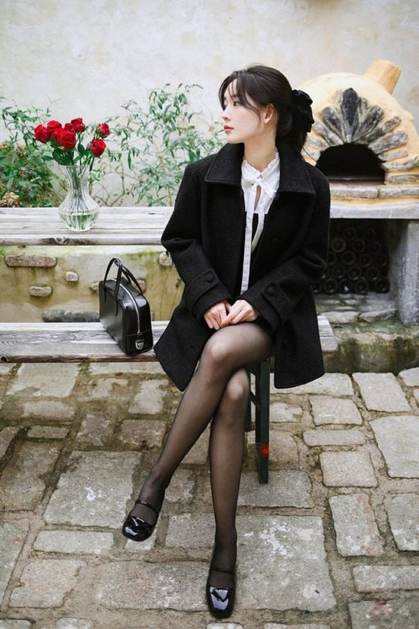 15+ Cách Phối Đồ Với Quần Tất Đen Hack Dáng Đỉnh Cao 6 Phối đồ quần tất đen cùng boots