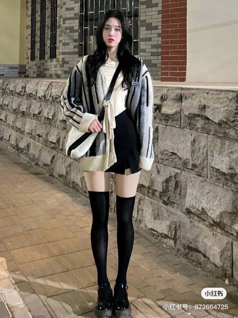 15+ Cách Phối Đồ Với Quần Tất Đen Hack Dáng Đỉnh Cao 1 Cách phối đồ với quần tất đen và chân váy