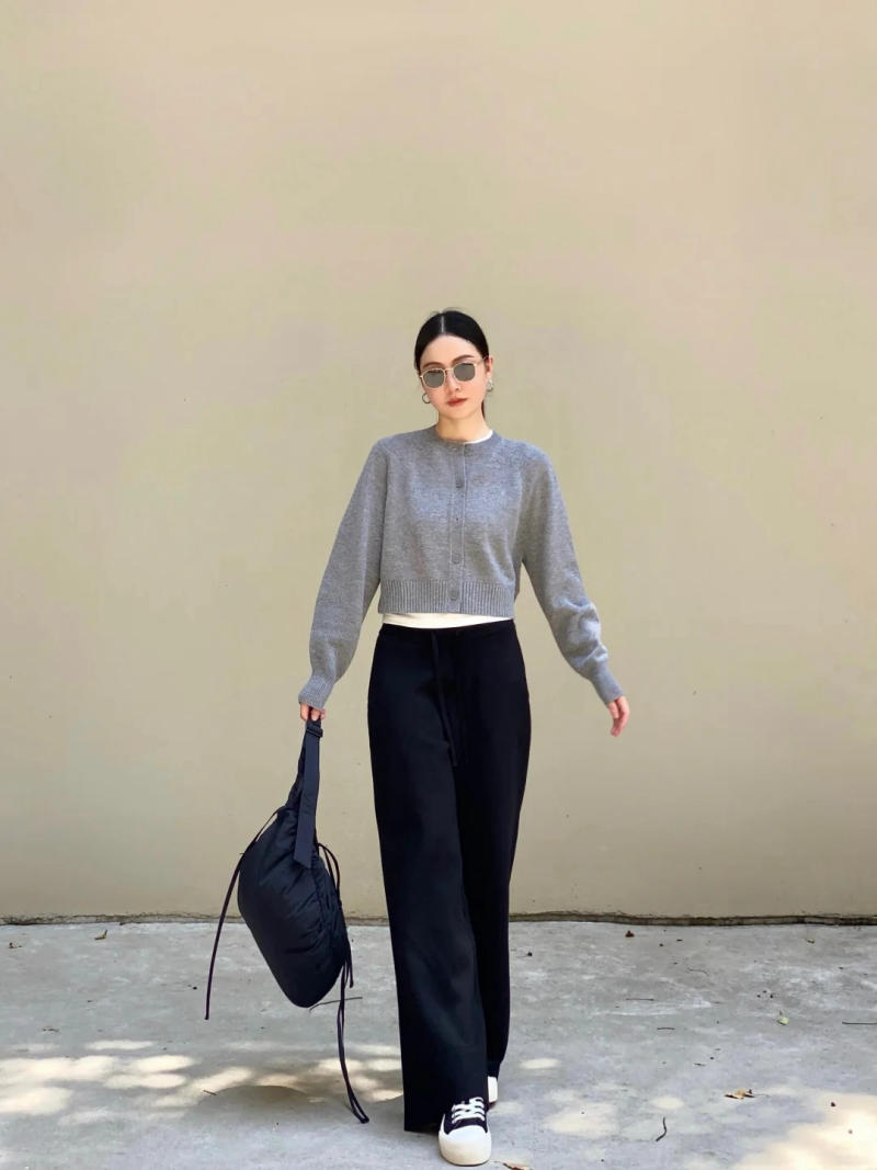 Quần tây đen nữ mặc với áo gì