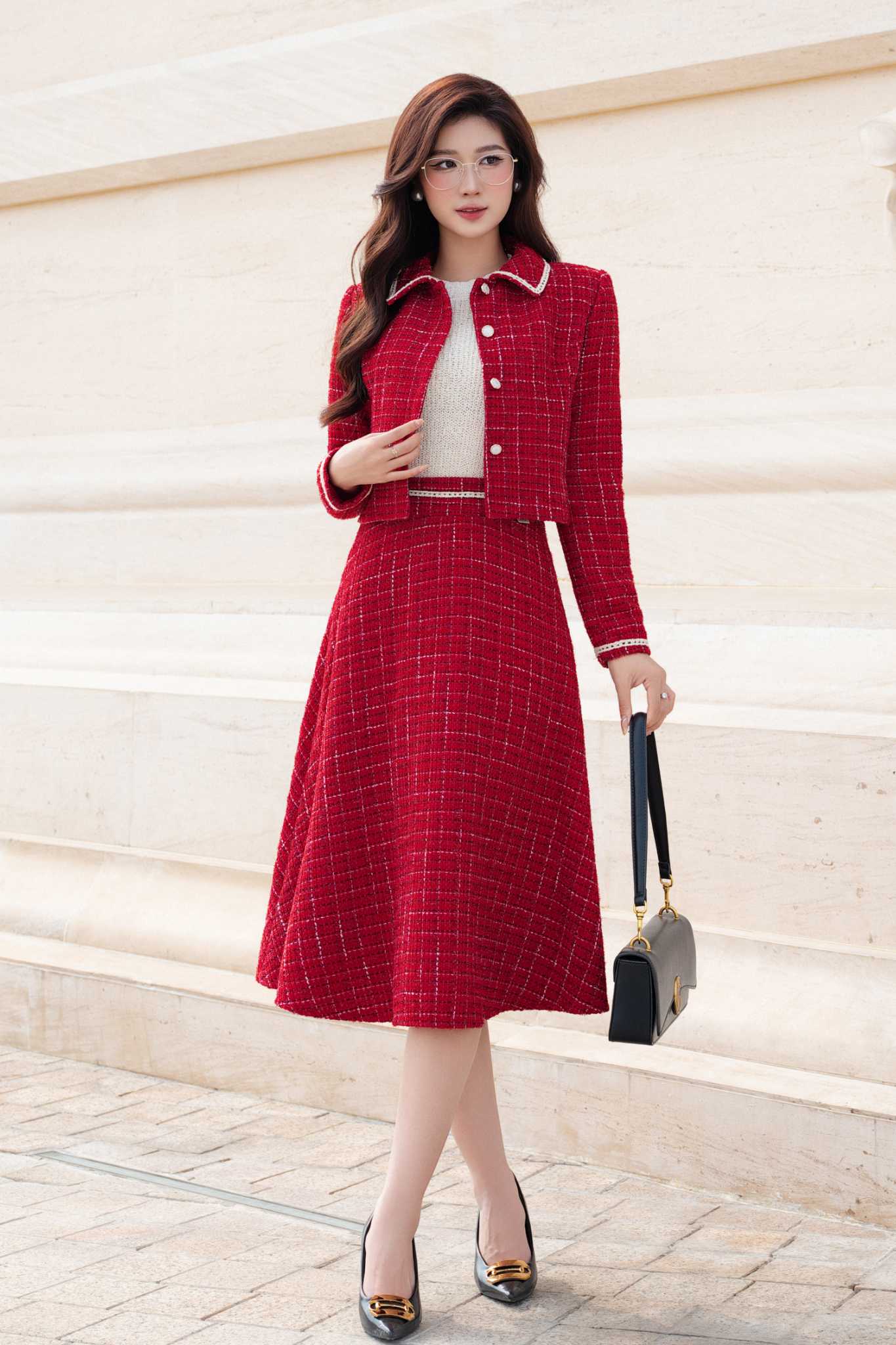 phối đồ với chân váy đuôi cá dài sang trọng