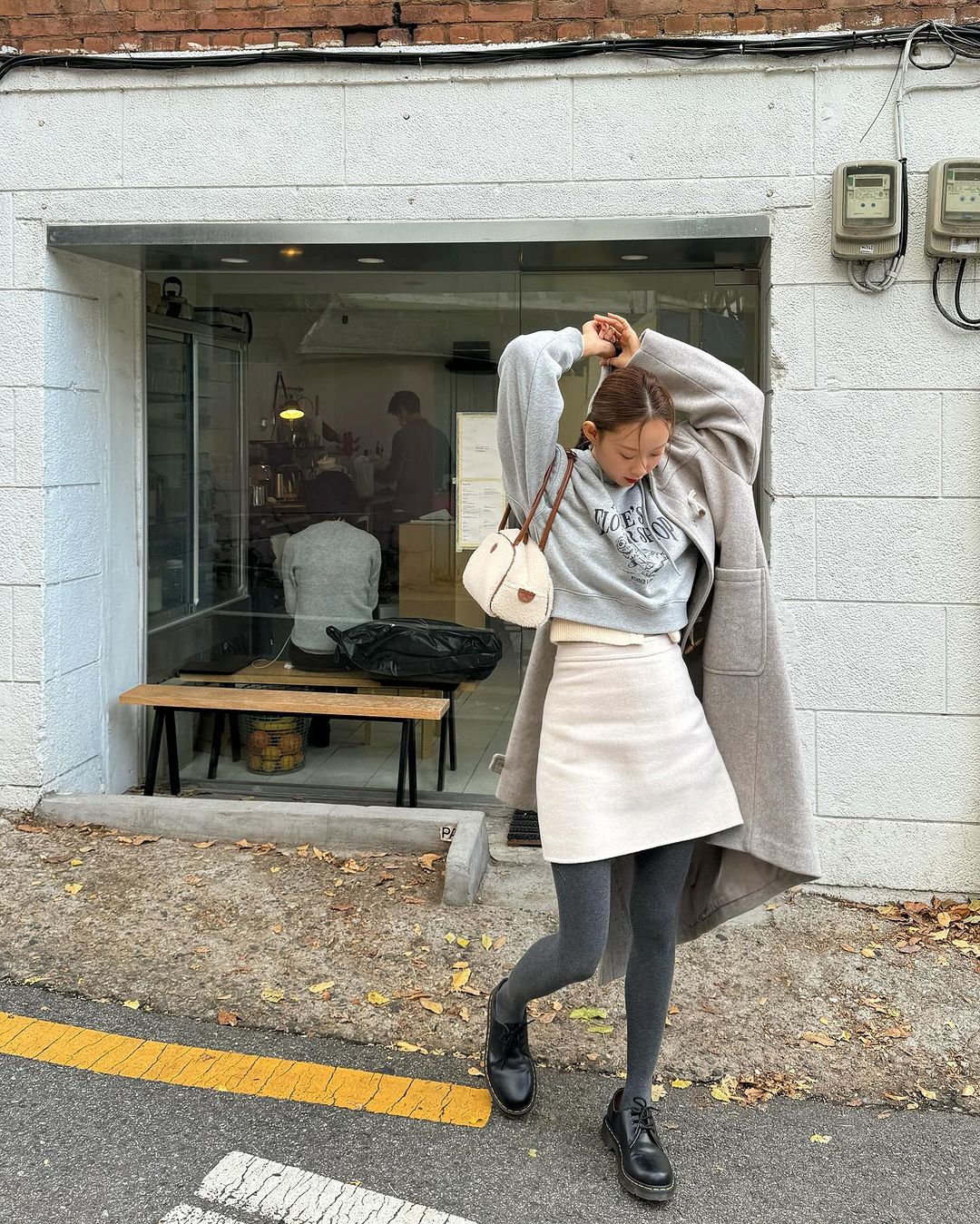 15+ Cách Phối Đồ Với Quần Tất Đen Hack Dáng Đỉnh Cao 3 Phối đồ với quần tất đen đi chơi