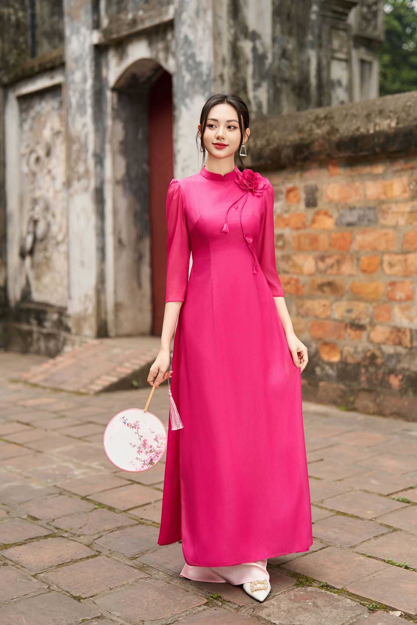 10+ Cách Phối Màu Áo Dài Trơn Tôn Da, Sang Trọng Nhất 3 Phối màu áo dài trơn trắng cách tân